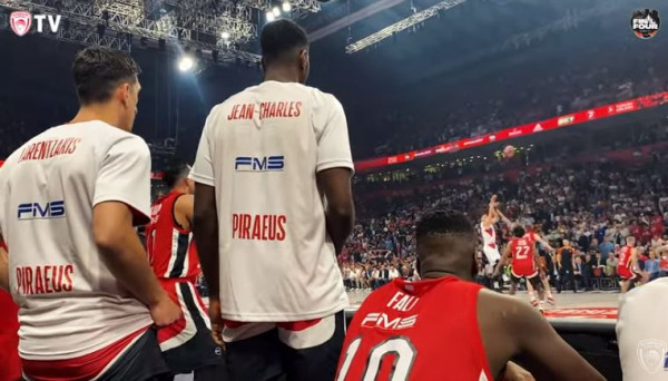 Η αντίδραση του πάγκου του Ολυμπιακού στο buzzer beater του Μίτσιτς