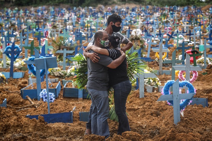 Κοροναϊός: Ο πραγματικός αριθμός θανάτων αγγίζει τα 15 εκατομμύρια