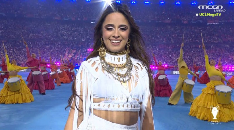 Champions League: Εντυπωσίασε η Καμίλα Καμπέγιο με μοναδικό show πριν τον τελικό