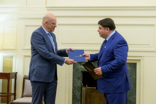 Συνάντηση του Έλληνα ΥΠΕΞ με τον Αμερικανό πρέσβη – Ανταλλαγή ρηματικών διακοινώσεων για την αμυντική συμφωνία