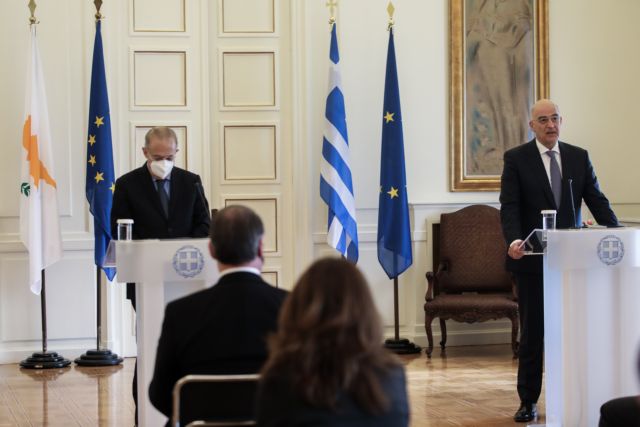 Τι συζήτησαν Δένδιας – Κασουλίδης για το ιρανικό ρεσάλτο στα δύο ελληνικά τάνκερ