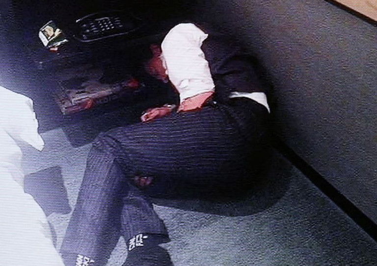 Τζόνι Ντεπ: Λιπόθυμος από αλκοόλ και ναρκωτικά – Οι φωτογραφίες που έδειξε η Άμπερ Χερντ στο δικαστήριο