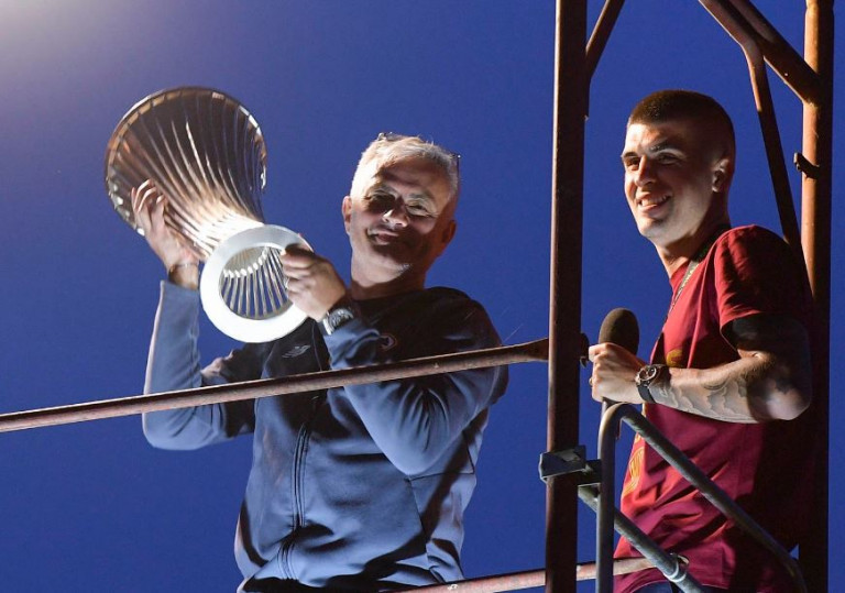 «Κάηκε» η Ρώμη: Χαμός με την επιστροφή της Ρόμα και αποθέωση για Μουρίνιο