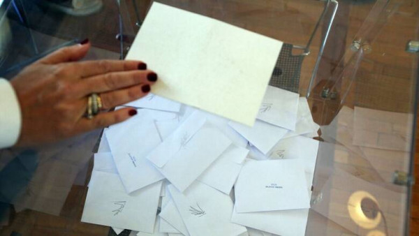 Νέα δημοσκόπηση: «Αγκάθι» για τους πολίτες η ακρίβεια – Στο 9,9% η διαφορά ΝΔ – ΣΥΡΙΖΑ