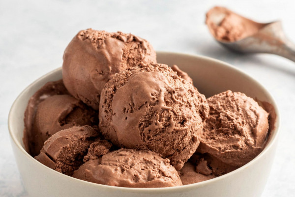 Το πιο νόστιμο σπιτικό παγωτό σοκολάτα – Έτοιμο σε λίγα λεπτά