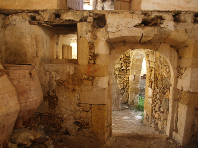 Ρέθυμνο: Ερειπωμένο ελαιοτριβείο διασώζεται