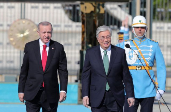Τουρκία: Υπέγραψε 15 συμφωνίες με το Καζακστάν – Στόχος τα 10 δισ. δολάρια εμπορικών συναλλαγών