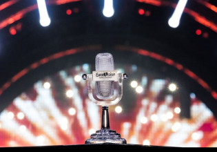 Eurovision: Με ύμνο στην Ειρήνη η έναρξη του διαγωνισμού – Το τραγούδι των Beatles που συγκίνησε