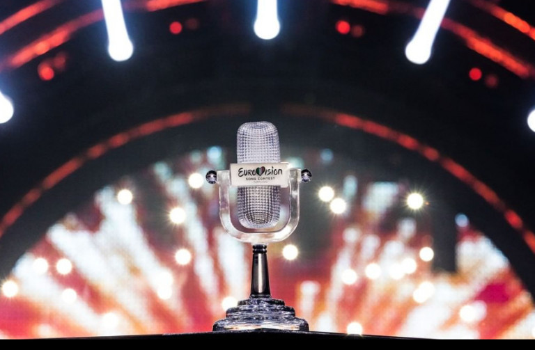 Eurovision: Με ύμνο στην Ειρήνη η έναρξη του διαγωνισμού – Το τραγούδι των Beatles που συγκίνησε