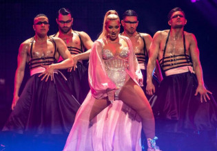 Eurovision 2022: Εκρηκτική εμφάνιση από τη Ronela για την Αλβανία – Ξεσήκωσε το Pala Olimpico