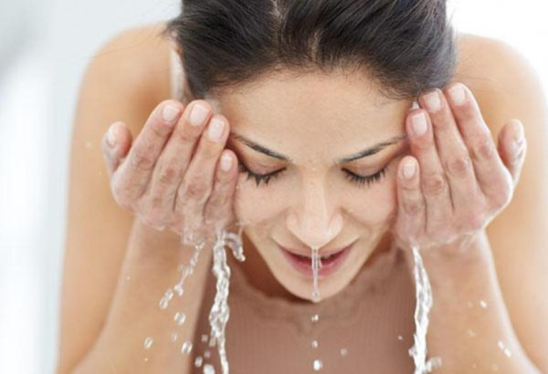 Μήπως πρέπει να αναθεωρήσετε όσα γνωρίζατε μέχρι τώρα για τον καθαρισμό της επιδερμίδας;