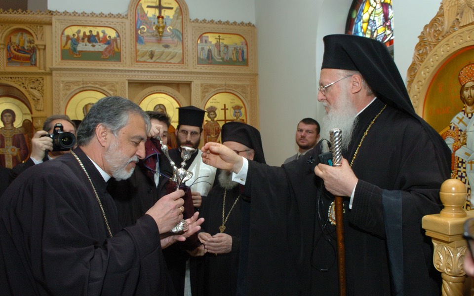 Πατήρ Αλέξανδρος Καρλούτσος: Ο father Alex δεν ξεχνά το Λαντζόι | in.gr