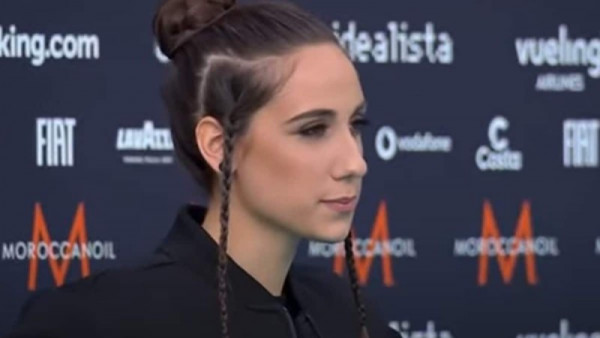 Eurovision 2022: Η εκπρόσωπος της Β. Μακεδονίας πέταξε κάτω τη σημαία της χώρας – Κινδυνεύει με φυλάκιση;