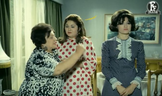 «Τον στραβώσατε με τα μάγια μάνα και κόρη» – Ξεκαρδιστικό βίντεο της Φίνος Φιλμ για τη Γιορτή της Μητέρας