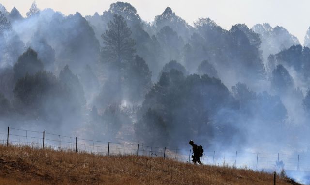 Νέο Μέξικο: Γιγάντια πυρκαγιά απειλεί  τοπικές παραδόσεις αιώνων