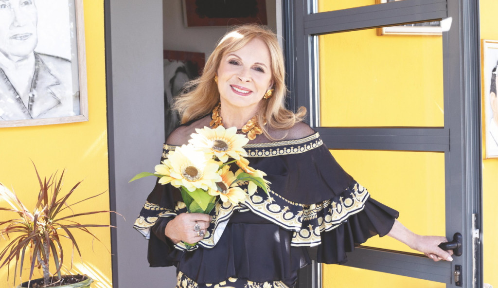 Άννα Φόνσου: «Είχα μανία με τον Ντίνο Ηλιόπουλο, ήμασταν κοντά μέχρι την ημέρα που πέθανε»