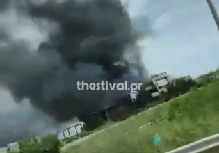 Θεσσαλονίκη: Φωτιά σε εγκαταλελειμμένο εργοστάσιο – Πυκνοί μαύροι καπνοί στο σημείο