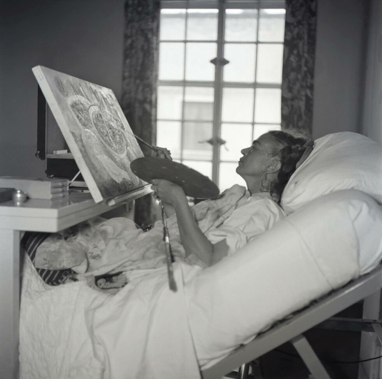 Φρίντα Κάλο: Έκθεση που αφηγείται τις δύσκολες στιγμές της ασθένειας της