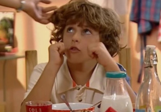 Θυμάστε τον «Γιαννάκη» από την σειρά «Ευτυχισμένοι μαζί»; Είναι αγνώριστος! Δείτε πώς είναι σήμερα