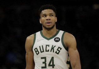 Η τρομερή εμφάνιση του Αντετοκούνμπο απέναντι στους Σέλτικς