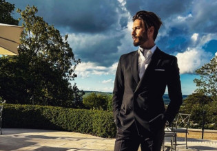 Γιώργος Καράβας: Κάνει γυμναστική χωρίς μπλούζα και… προκαλεί πανικό στο Instagram