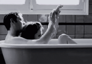 Σεξ στο ντους: Τέσσερις στάσεις για να το απολαύσετε (και οι δύο) πραγματικά