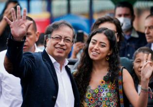 Προεδρικές στην Κολομβία: Προς καθαρή νίκη η κεντροαριστερά – Προς ιστορική, οδηνηρή ήττα η δεξιά