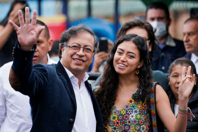 Προεδρικές στην Κολομβία: Προς καθαρή νίκη η κεντροαριστερά – Προς ιστορική, οδηνηρή ήττα η δεξιά