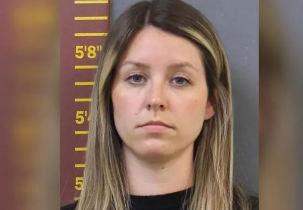 ΗΠΑ: Καθηγήτρια έκανε σεξ με ανήλικη μαθήτρια – Την «κάρφωσε» ο άνδρας της στις Αρχές