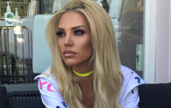 Σάσα Μπάστα: «Έχω μετακομίσει λόγω θαυμαστή και έχω κάνει ασφαλιστικά μέτρα»