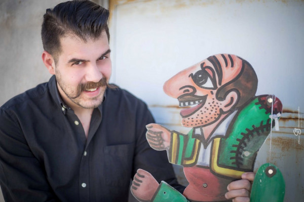 Ο Ηλίας Καρελλάς εμπνέεται από το θέατρο σκιών και δημιουργεί δύο νέες παραστάσεις