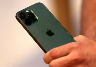 iPhone: H Apple πασχίζει να κρατήσει σταθερή την παραγωγή