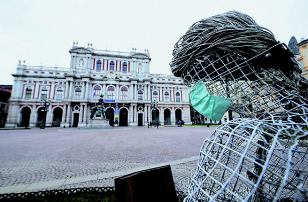 Κοροναϊός: Από σήμερα οι Ιταλοί βγάζουν τις μάσκες σε πολλούς εσωτερικούς χώρους