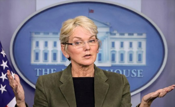 ΗΠΑ: Δεν αποκλείουν δευτερεύουσες κυρώσεις στους αγοραστές πετρελαίου από τη Ρωσία