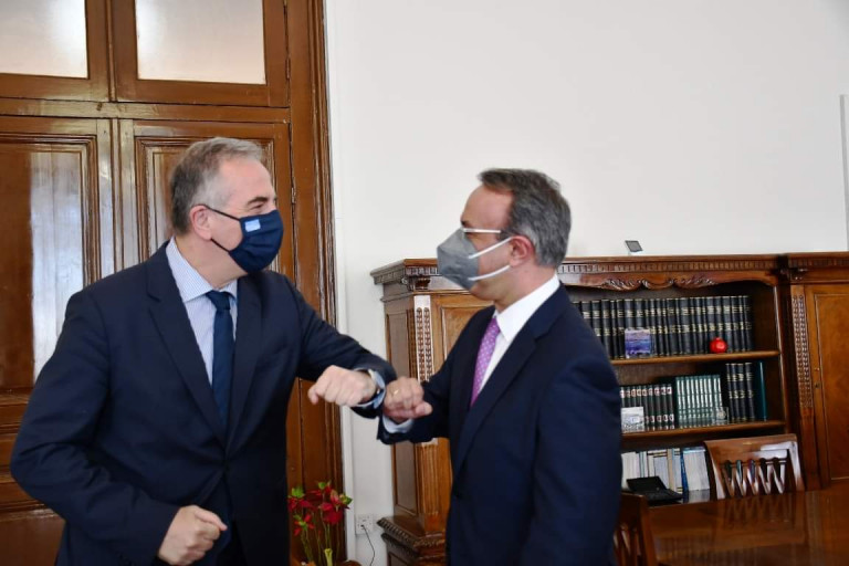 Ο Σταϊκούρας, ο Καλαφάτης και οι… μπουγάτσες