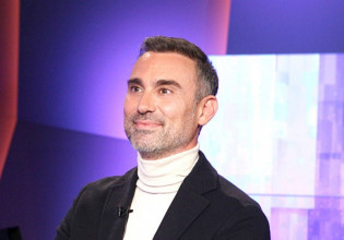 Γιώργος Καπουτζίδης: Αποθέωση στο Twitter για την «καλή αδελφή»