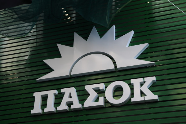Από «το ΠΑΣΟΚ κατέστρεψε τη χώρα» στο «ΠΑΣΟΚ σώσε μας»