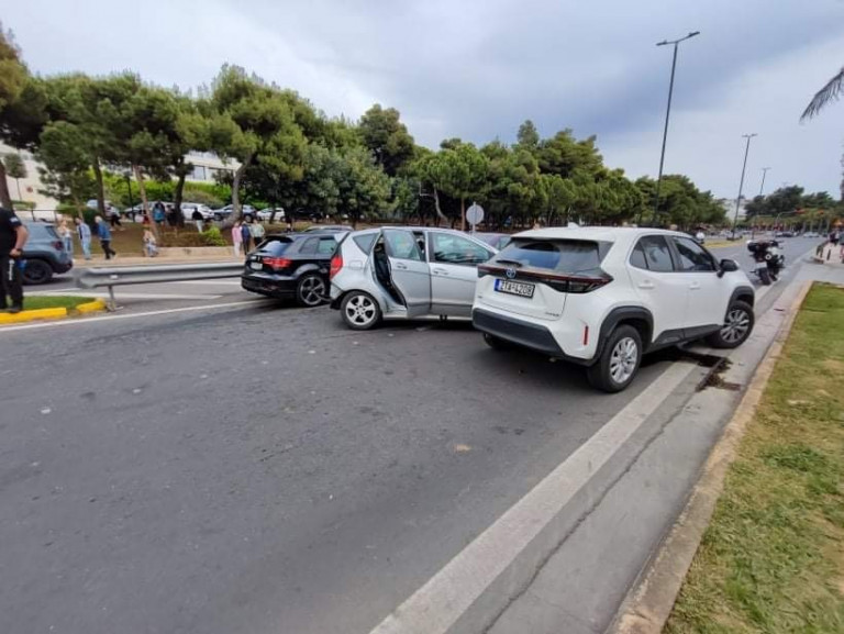Βίντεο ντοκουμέντο από την καραμπόλα στην παραλιακή – Στους τέσσερις οι τραυματίες