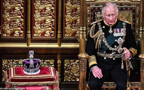 Πρίγκιπας Κάρολος: Εκφώνησε ομιλία αντί της βασίλισσας Ελισάβετ στο βρετανικό κοινοβούλιο