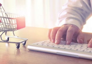 Προστασία καταναλωτών: Αυστηρές κυρώσεις για εκπτώσεις, προσφορές και μη νόμιμη λειτουργία τις Κυριακές