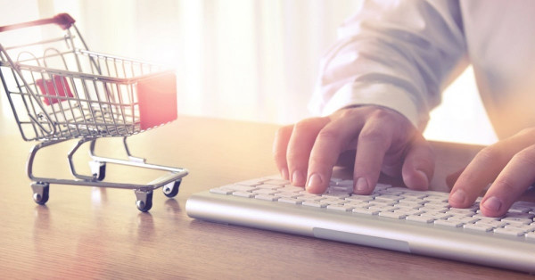 Προστασία καταναλωτών: Αυστηρές κυρώσεις για εκπτώσεις, προσφορές και μη νόμιμη λειτουργία τις Κυριακές