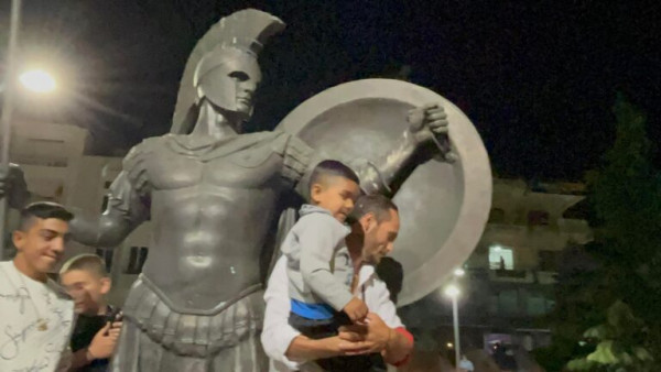 Γιώργος Κατσαούνης: Έγινε αντικείμενο λατρείας στα Φάρσαλα – «Καλώς ήρθατε στην πόλη των Μυρμιδόνων»