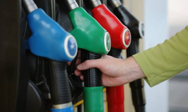 «Φωτιά» οι τιμές των καυσίμων – Ξεπέρασε τα 2,30 ευρώ το λίτρο η βενζίνη