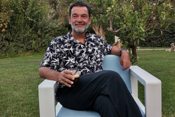 Κωνσταντίνος Καζάκος: «Ο καλλιτεχνικός χώρος είναι από τους πιο καθαρούς»