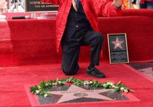 Επιτέλους δικαίωση: Πήρε αστέρι στη Λεωφόρο της Δόξας μετά από 60 χρόνια καριέρας