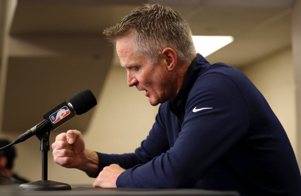 Μακελειό στο Τέξας: Γιατί ξέσπασε τόσο έντονα ο προπονητής των Golden State Warriors, Στιβ Κερ;