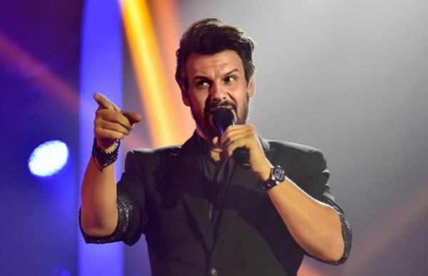 Πάνος Κιάμος: «Kοπέλα με ξυραφάκι μου ζήτησε να της χαράξω το όνομα μου»