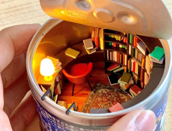 Τέλεια χουχουλιάρικη γωνία για διάβασμα μέσα σε… κονσέρβα