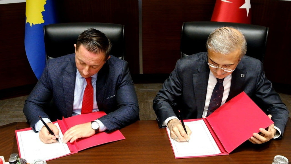 Κόσοβο: Υπέγραψε συμφωνία με την Τουρκία για την προμήθεια στρατιωτικού εξοπλισμού