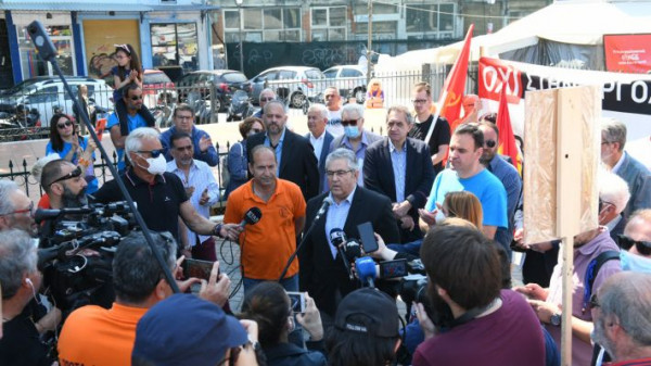 Συνάντηση Κουτσούμπα με τους απολυμένους από τα «Πετρέλαια Καβάλας» και «Λιπάσματα Καβάλας»